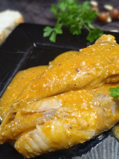 Una foto de Rape en salsa Romesco