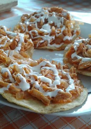 Una foto de Tinga de pollo "a la enojona" 🍗