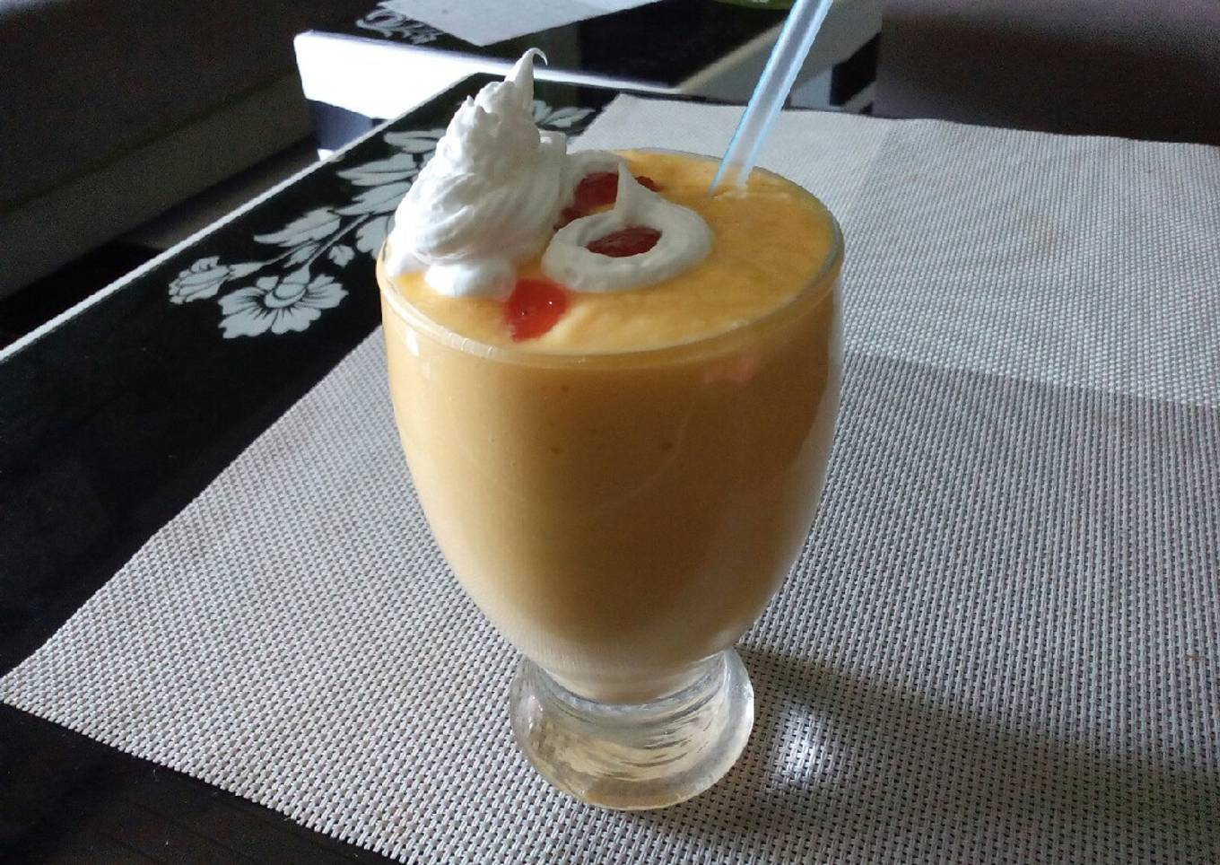 Mango,apple,buttermilk n cardamom shake#authorsmarathon