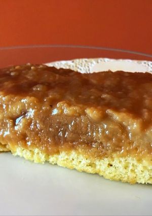 Una foto de Torta invertida de peras al microondas en 5 minutos facilísima
