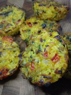 Una foto de Muffins de arroz y verduras