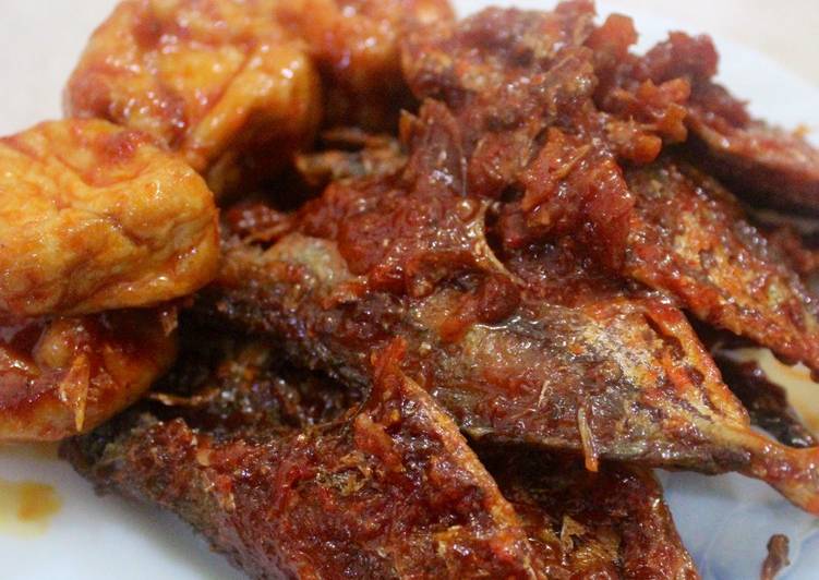 Ikan Kembung Tahu sambal pedas manis