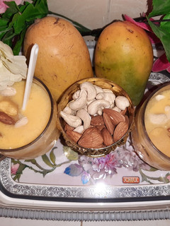 ડ્રાયફ્રુટ મેંગો લસ્સી (Dryfruit Mango Lassi Recipe In Gujarati) રેસીપી મુખ્ય ફોટો