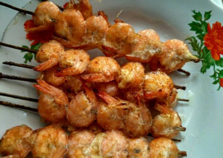 Langkah Mudah untuk Menyiapkan Sate udang goreng, Bisa Manjain Lidah