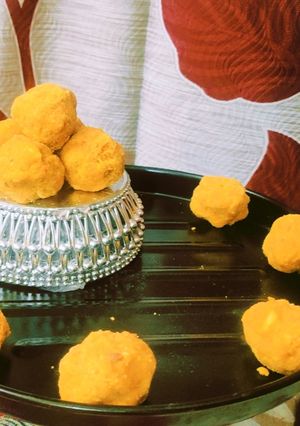 A picture of Besan laddu.