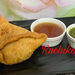 A picture of Punjabi Samosa.