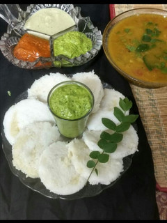 રવા ઈડલી (Rava Idli Recipe In Gujarati) રેસીપી મુખ્ય ફોટો