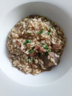 Una foto de Arroz meloso de carrilleras al horno