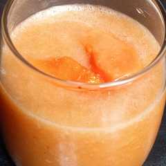 Una foto de Licuado de Papaya, Banana y Manzana