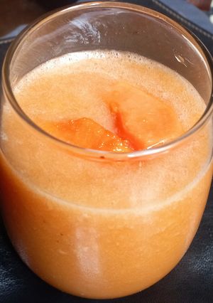 Una foto de Licuado de Papaya, Banana y Manzana