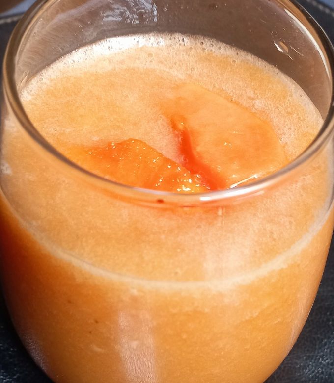 Una foto de Licuado de Papaya, Banana y Manzana