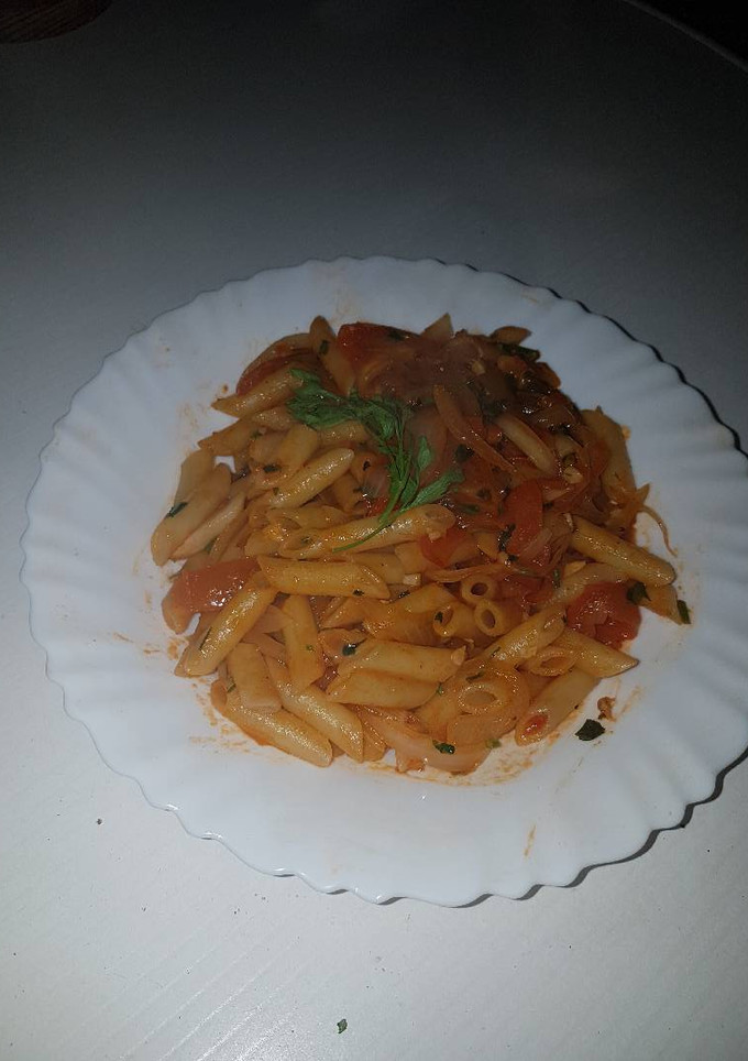 Una foto de Pasta con cebolla y tomate