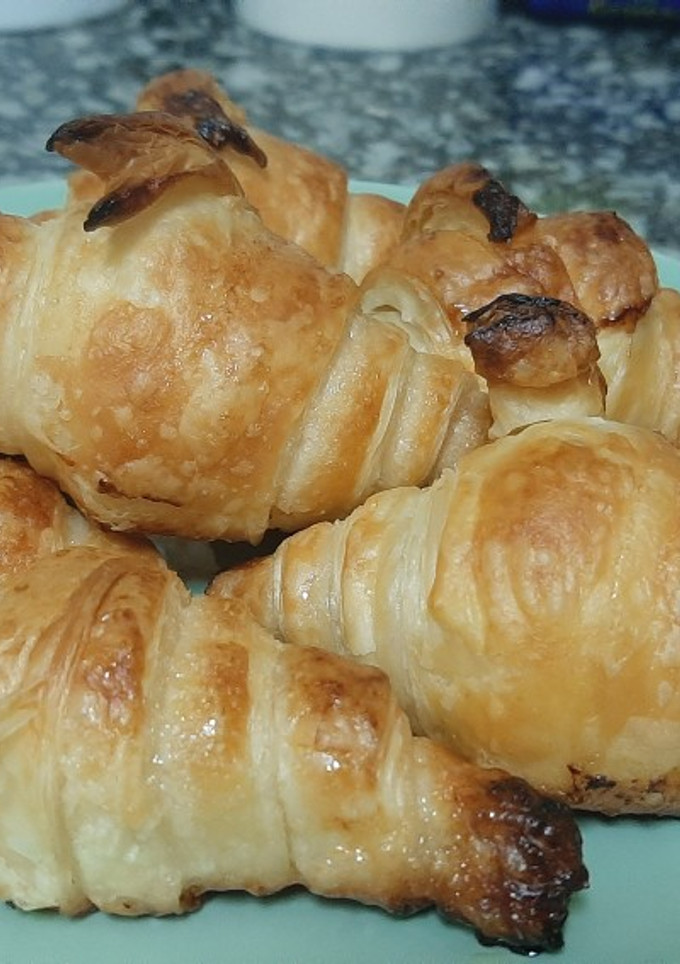Una foto de Cruasanes de mantequilla con hojaldre