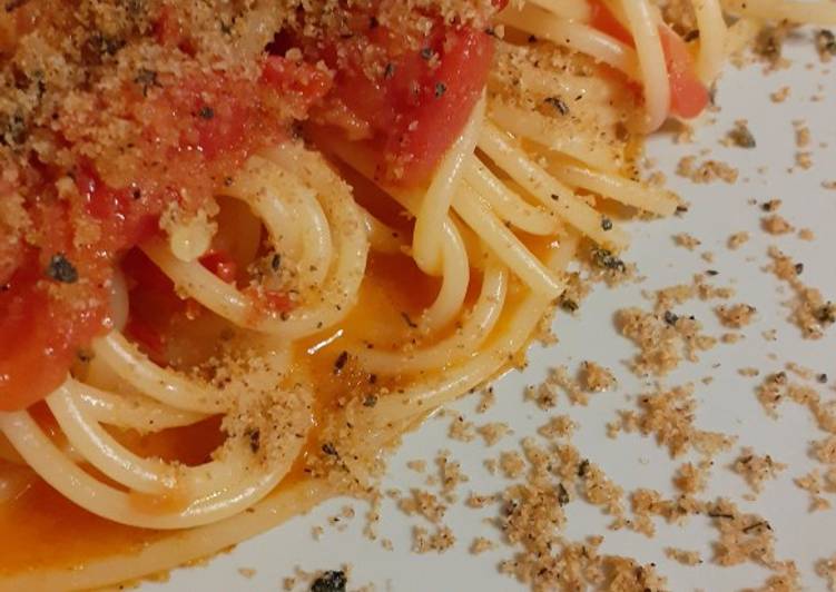 Spaghetti, pomodorini e pangrattato aromatizzato