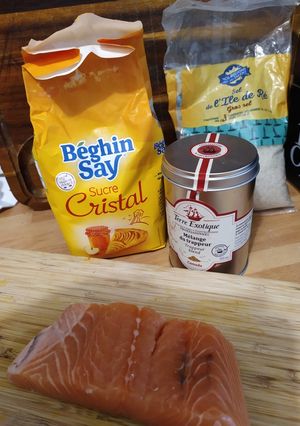 Une photo de Saumon gravlax aux épices trappeur