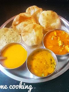 आमरस पुरी (aamras puri recipe in marathi) रेसिपी चे मुख्य फोटो 