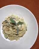 Spaghetti con salsa de queso scamorza