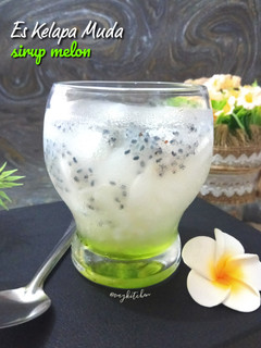Foto resep Es Kelapa Muda Sirup Melon