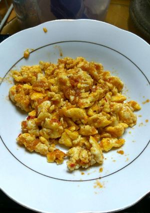 Foto resep Scramble egg with hot tuna sous (orak-arik telur dgn saus tuna)