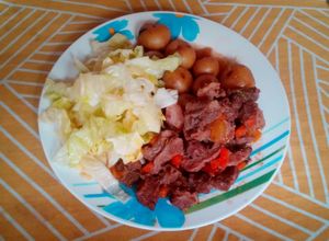 Una foto de Estofado de carne con suquini
