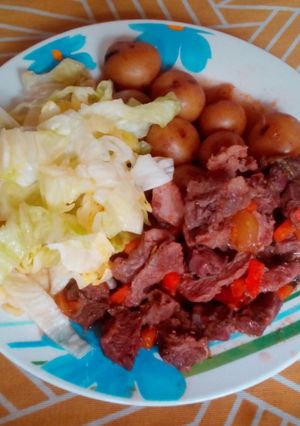 Una foto de Estofado de carne con suquini