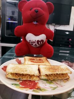 मैगी चीज़ सैंडविच (maggi cheese sandwich recipe in Hindi) रेसिपी मुख्य फोटो