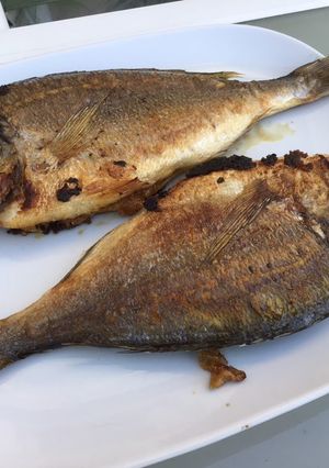 Une photo de Dorades royales farcies citron vert et épices