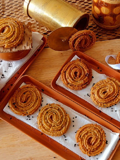 બાજરી ચકલી (bajri chakli recipe in Gujarati) રેસીપી મુખ્ય ફોટો