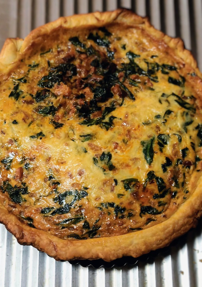 Una foto de Quiche de espinacas y pollo y chorizo