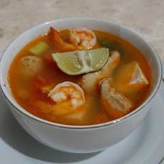 A picture of Sup Tom Yam.