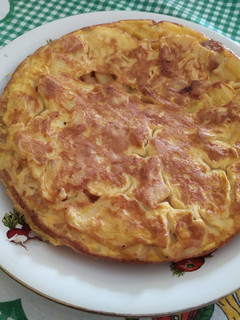 Una foto de Tortilla de patatas con cebolla