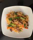 Tallarín saltado con fideo chino