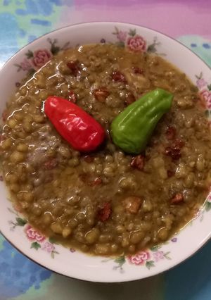 A picture of Sabat moong dal.
