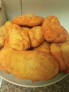 Una foto de Empanadilles con masa de pizza frita