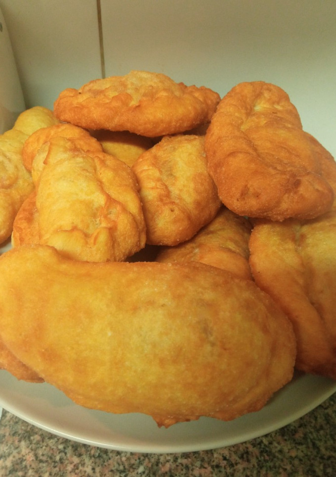 Una foto de Empanadilles con masa de pizza frita