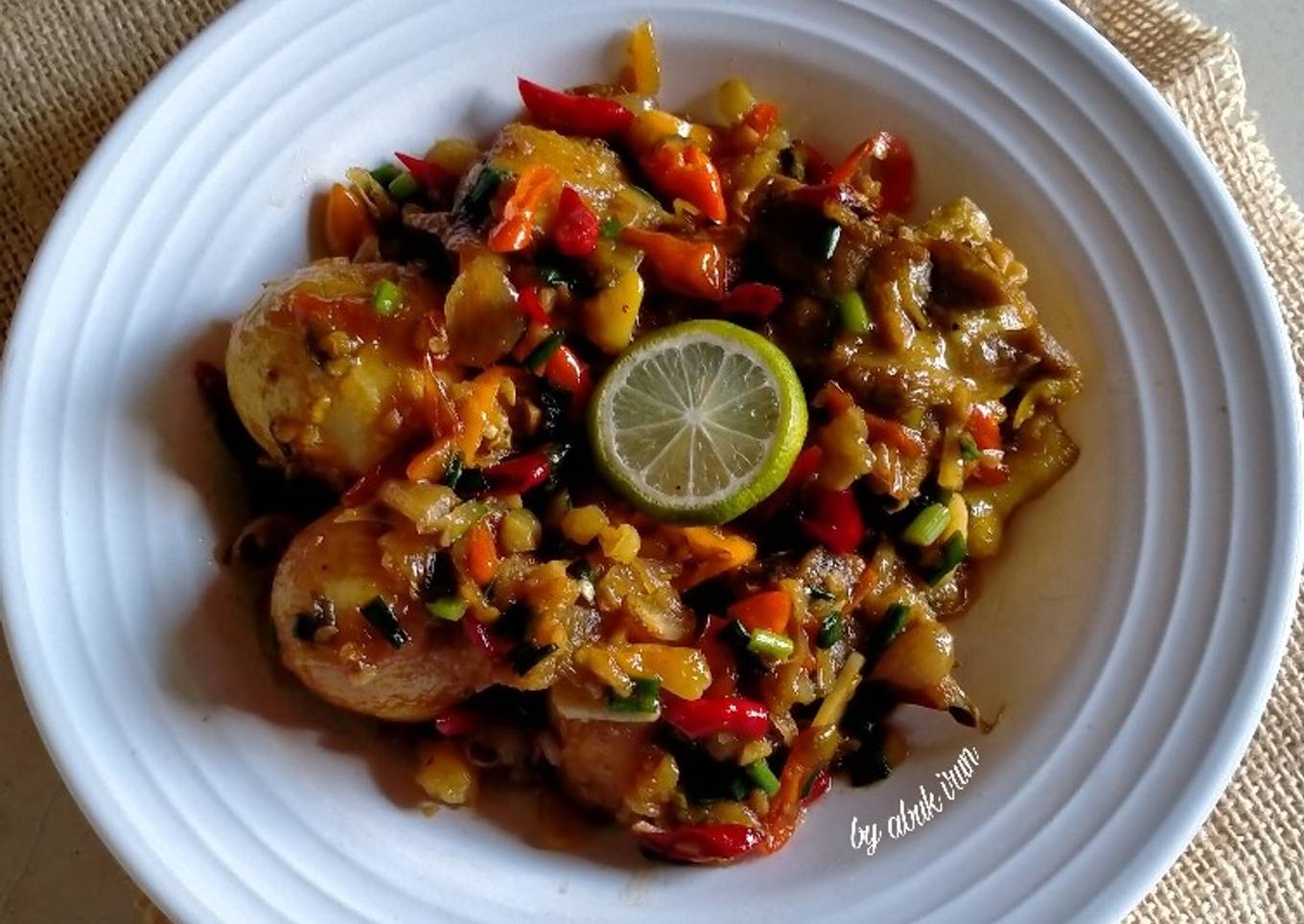 Ayam vs Telur Asam Jawa