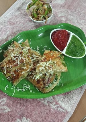 સેઝવાન ફ્રેન્કી (Schezwan Frankie Recipe In Gujarati) રેસીપી મુખ્ય ફોટો