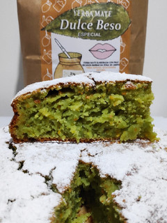 Una foto de Torta matera yerba mate y naranjas "Dulce Beso"