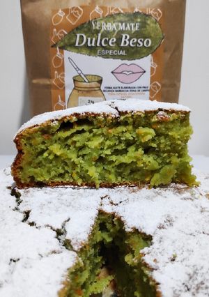 Una foto de Torta matera yerba mate y naranjas "Dulce Beso"