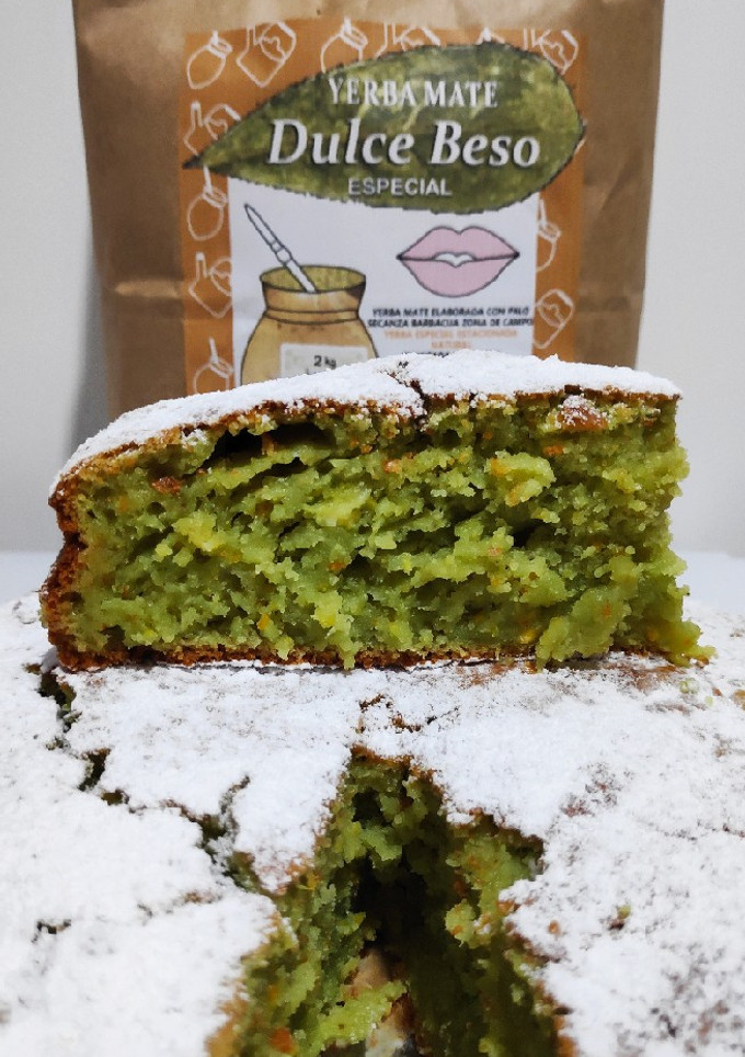 Una foto de Torta matera yerba mate y naranjas "Dulce Beso"