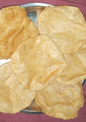 A picture of Ajwain poori.