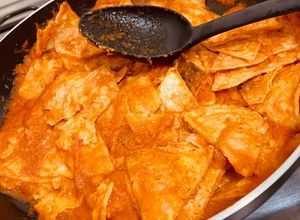 Una foto de Chilaquiles rojos