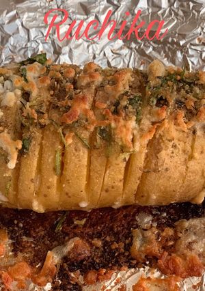 A picture of Hasselback potatoes.