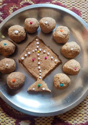 तिळगुळ लाडू (til gul laddu recipe in marathi) रेसिपी चे मुख्य फोटो 