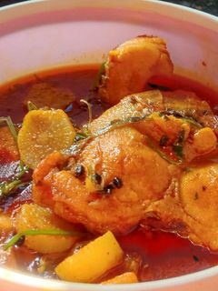 আলু মুলো দিয়ে রুই মাছ(Aloo mulo diye Rui mach jhol recipe in bengali) রেসিপির প্রধান ছবি