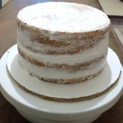 A picture of Naked vanilla cake.