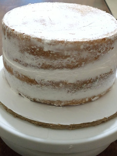A picture of Naked vanilla cake.