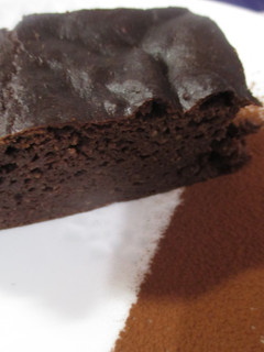 Una foto de Brownie de garbanzos, plátano y cacao
