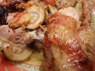 Poulet à la rôtissoire, aubergines tomates et courgettes