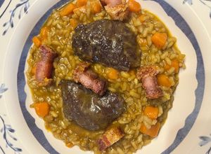 Una foto de Arroz meloso De Carrillera y Torreznos de Soria con Boniato !!!!